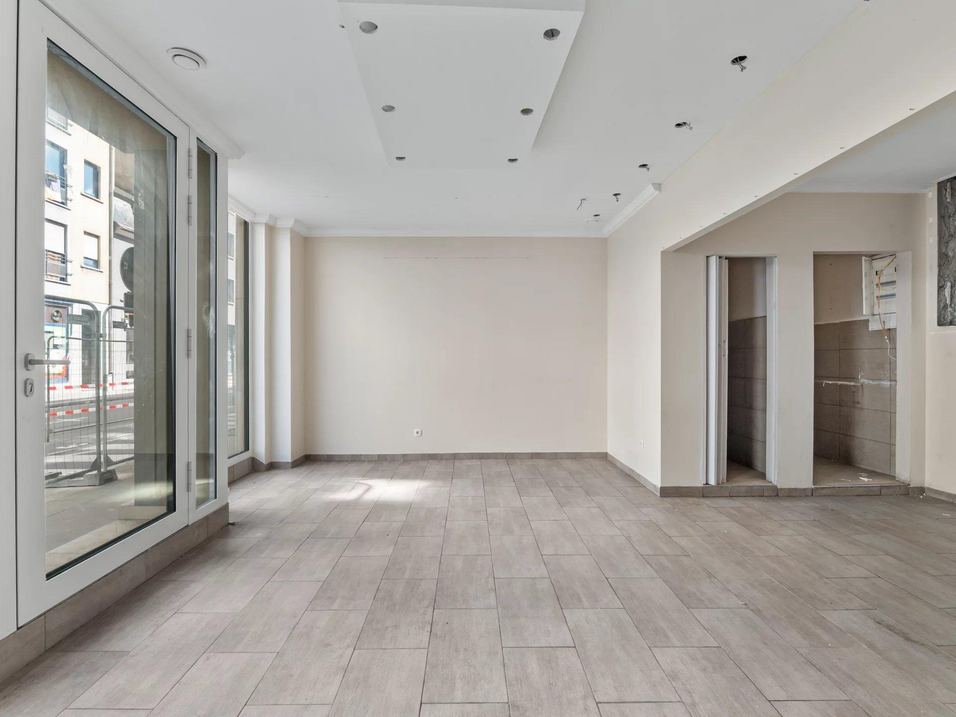Ettelbruck – Cellule commerciale neuve avec vitrine, emplacement stratégique en centre-ville — Ettelbruck — 3