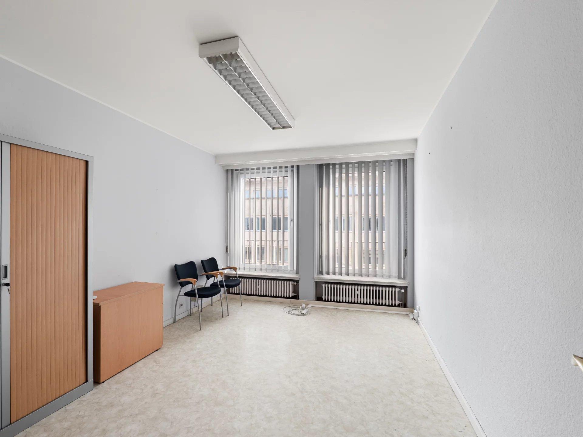 Bureaux lumineux meublés – 137 m² – Dernier étage – Luxembourg Gare — 9 / 9