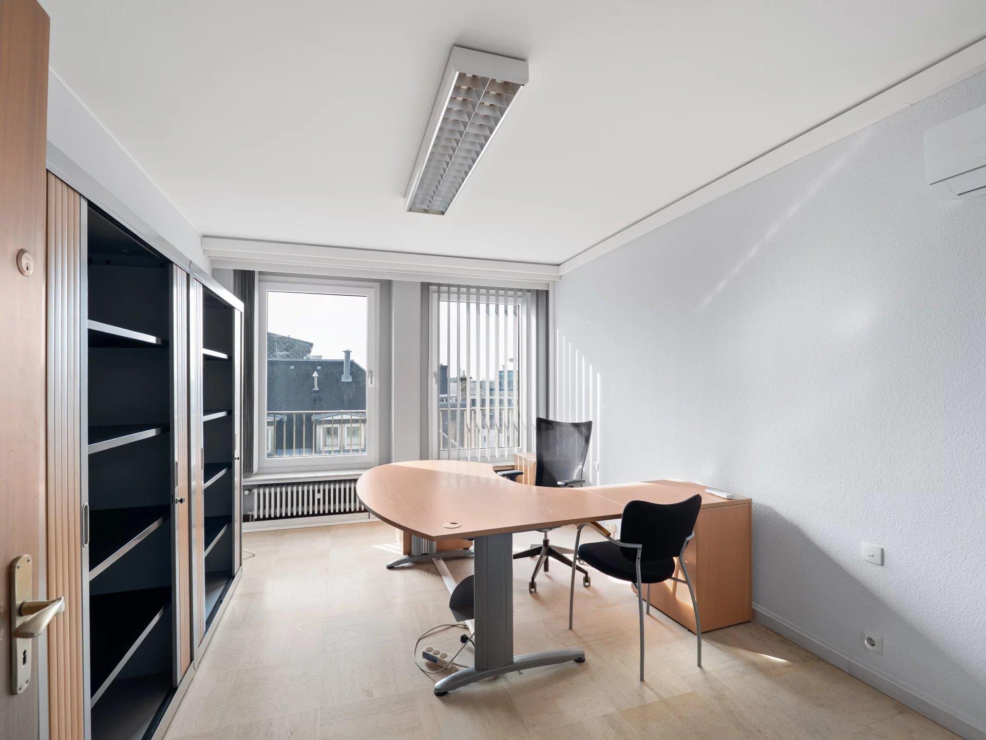 Bureaux lumineux meublés – 137 m² – Dernier étage – Luxembourg Gare — 7 / 9