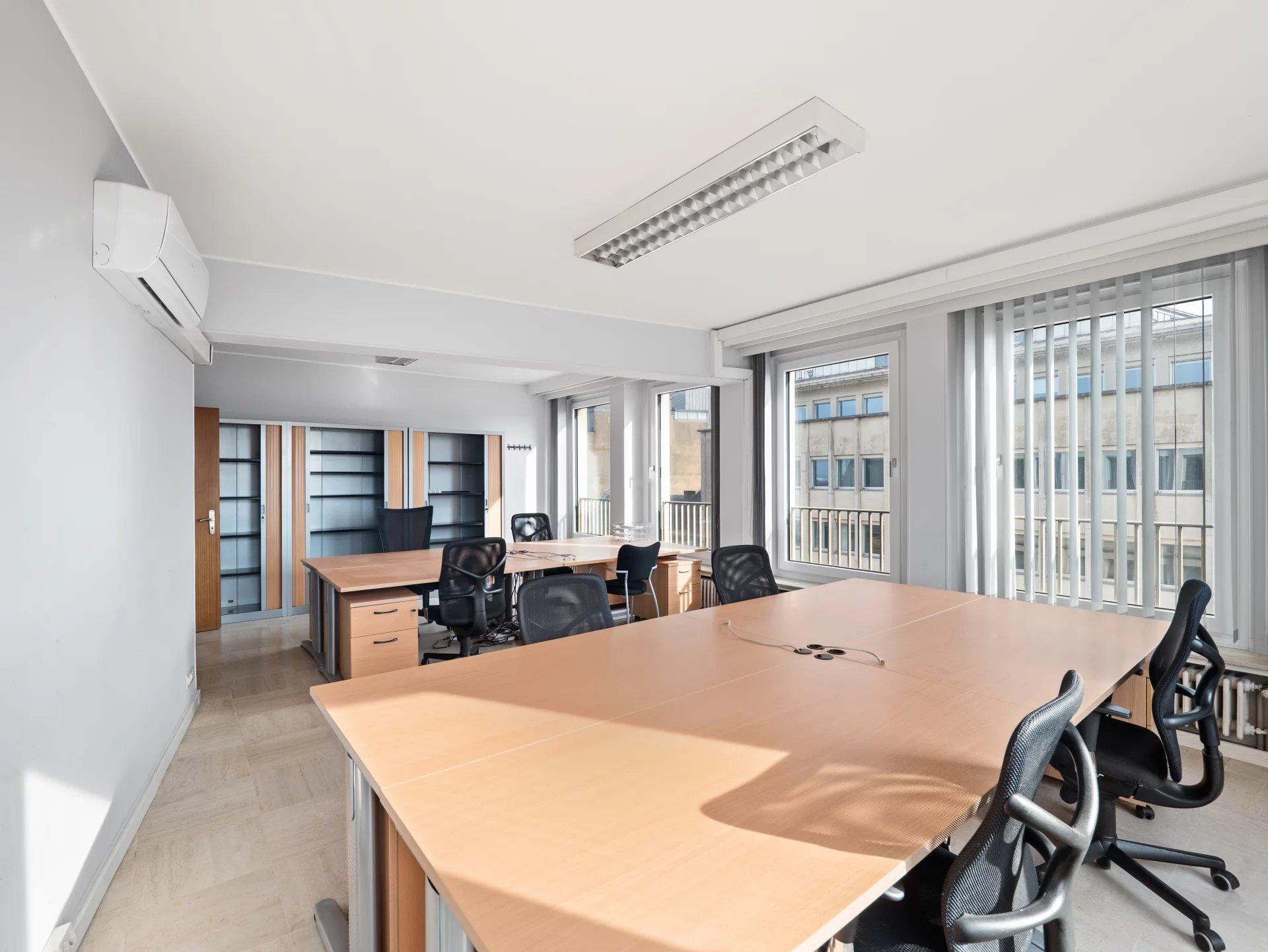 Bright Furnished Offices – 137 m² – Top Floor – Luxembourg Gare — Luxembourg-Gare — 3