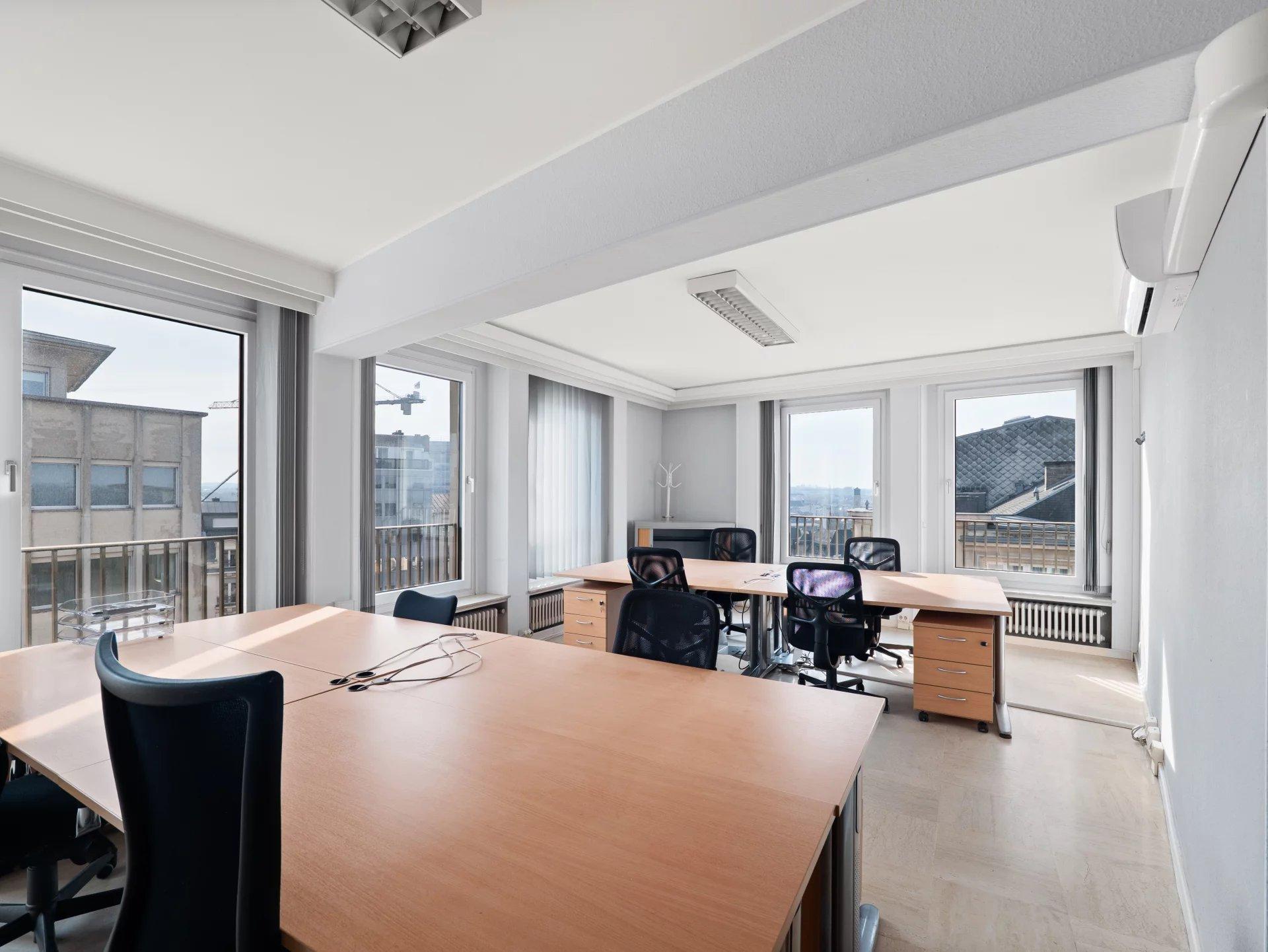 Bright Furnished Offices – 137 m² – Top Floor – Luxembourg Gare — Luxembourg-Gare — 2