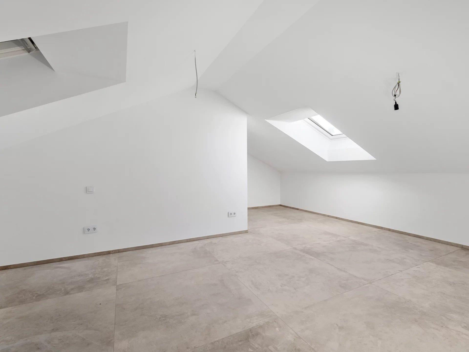 Duplex haut de gamme de 5 chambres avec terrasses et parkings – à vendre — 21 / 23
