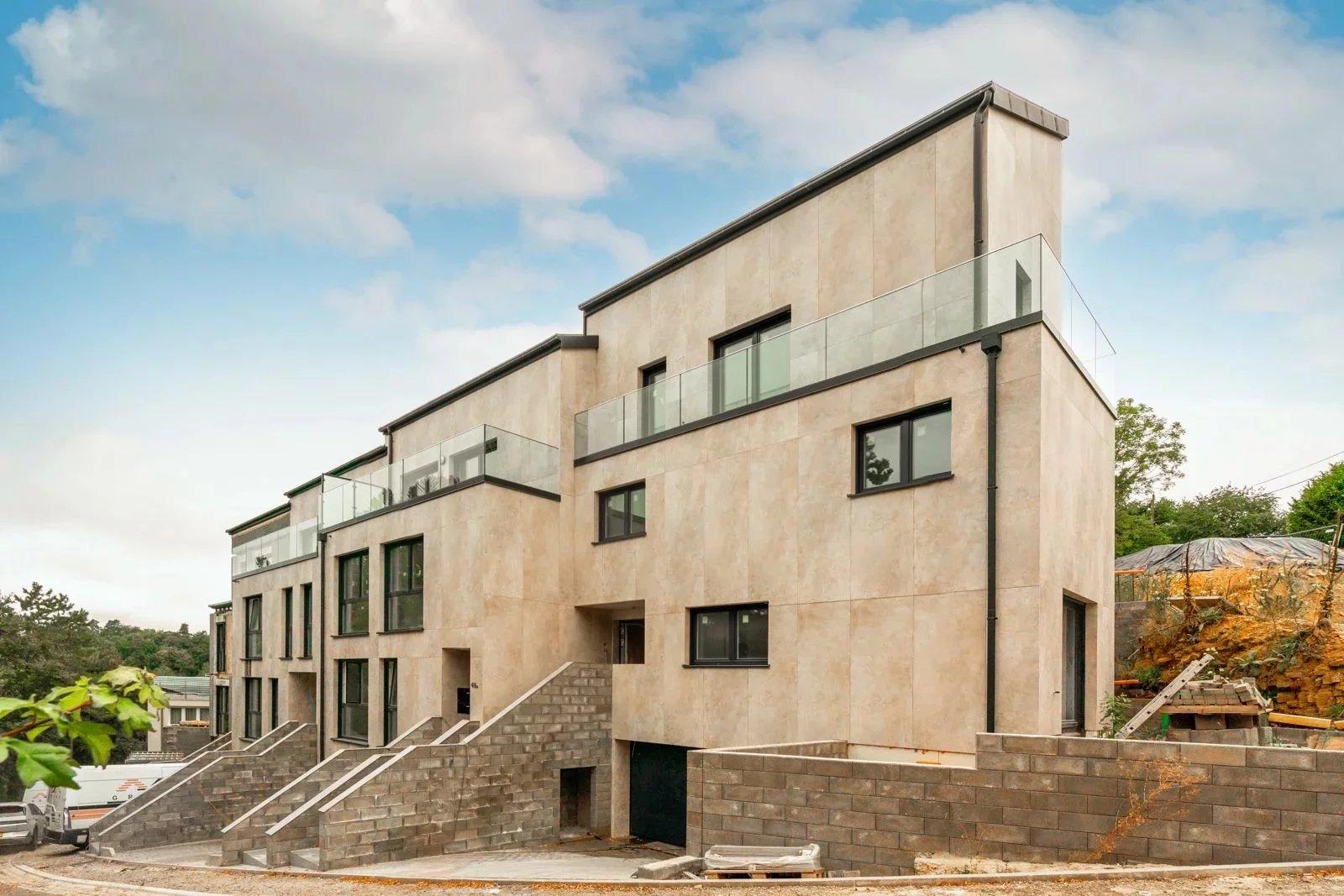 Duplex haut de gamme de 5 chambres avec terrasses et parkings – à vendre — Luxembourg-Hamm — 1