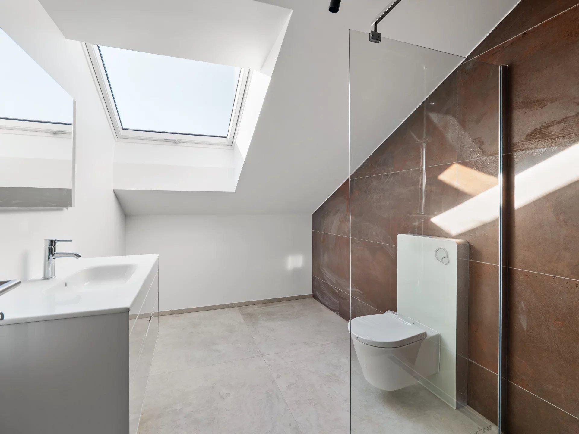 Duplex haut de gamme de 5 chambres avec terrasses et parkings – à vendre — 23 / 23